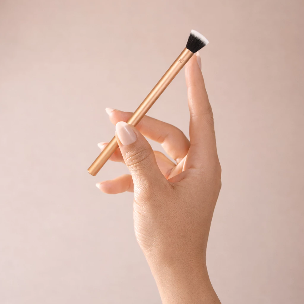 Cọ Hoàn Thiện Lớp Trang Điểm RT Real Techniques Small Finishing Brush R109